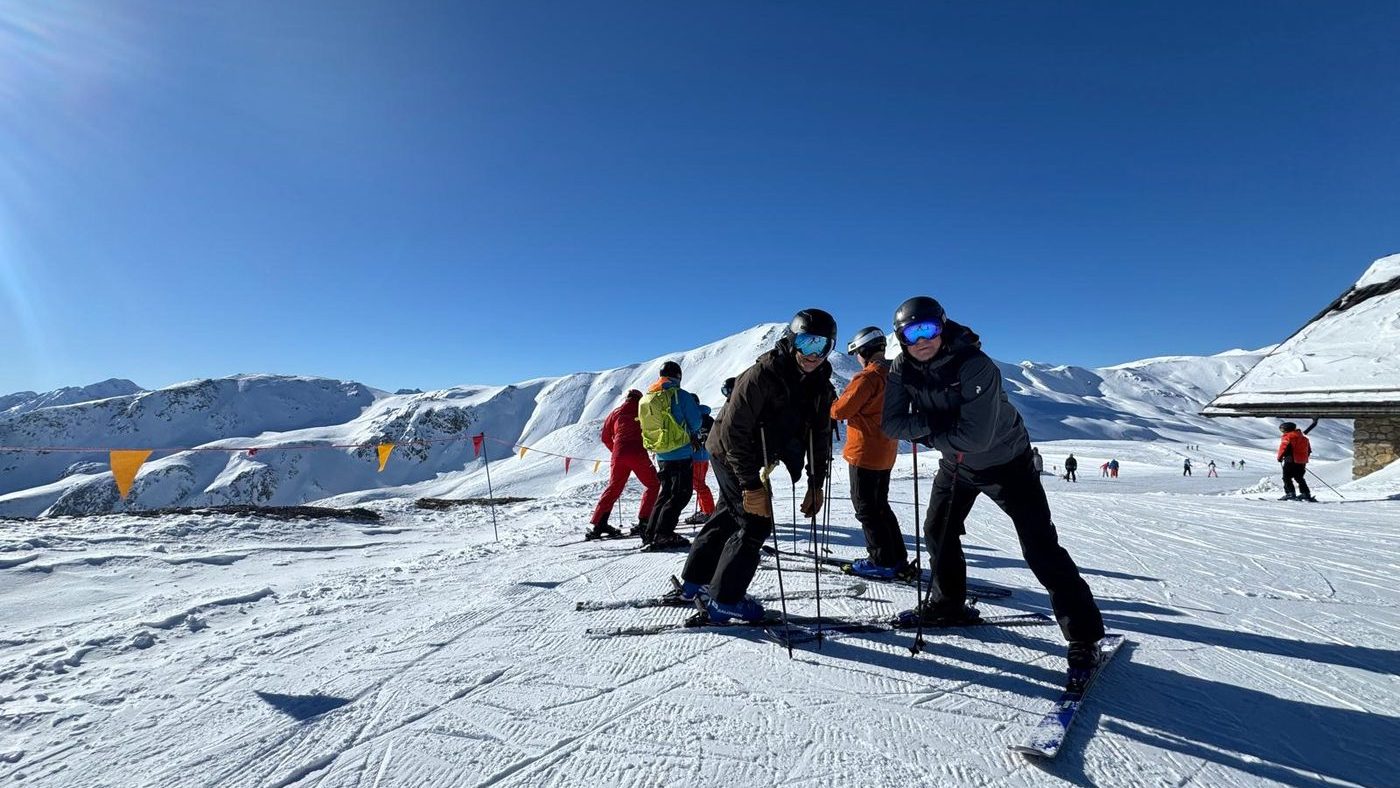 Abfahrt im Pulverschnee
